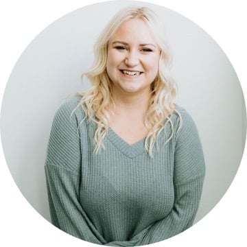 Headshot of Lauren Kennedy
